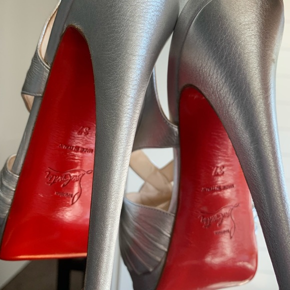 Louboutin heels 👠 - Picture 2 of 4